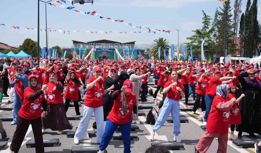 Başkan Büyükakın: 'Kocaeli'nin kadınlarını 32 ton hafiflettik'