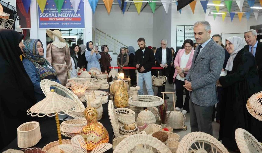 Çayırova'da el emeği göz nuru eserler görücüye çıktı