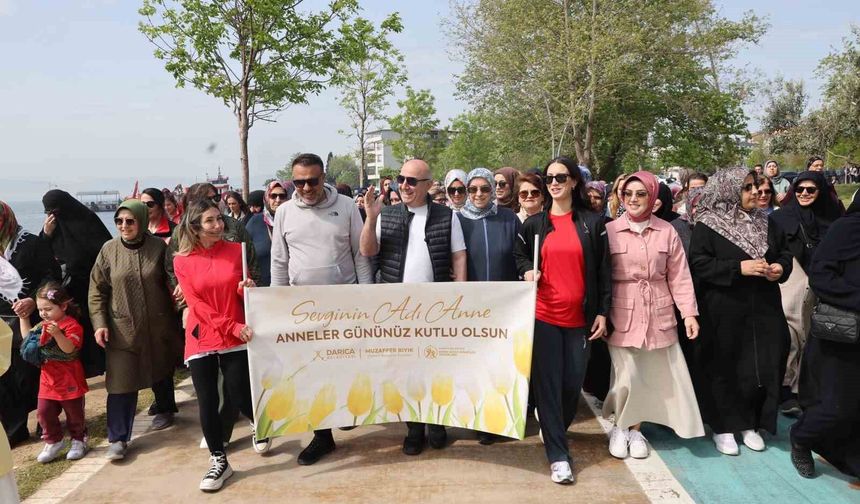 Darıca'da Anneler Günü yürüyüşü düzenlendi