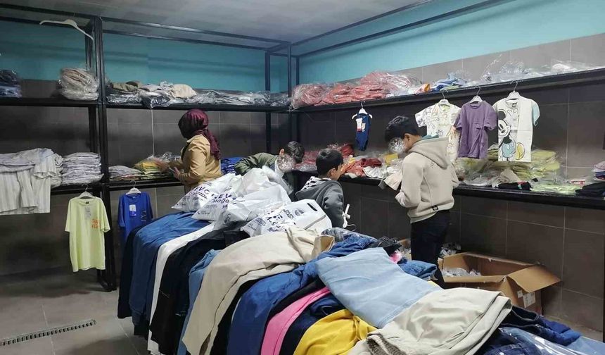 Dilovası'nda 400'ü aşkın çocuğa bayramlık