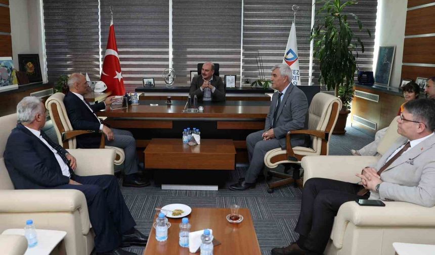 Hem bayramlaştılar hem de ilçe gündemini değerlendirdiler