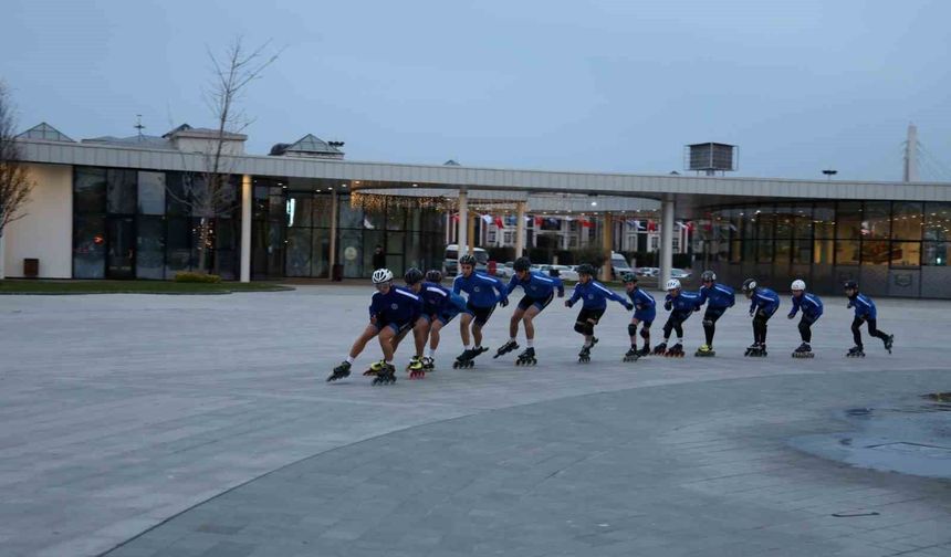 Kağıtsporlu patenciler Türkiye ikincisi oldu