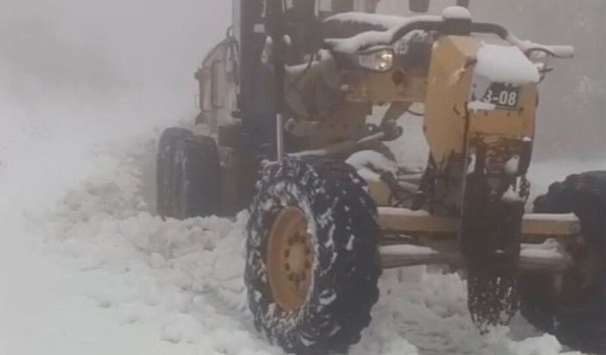 Kartepe'de bahar ayında kar ve buzlanma mesaisi