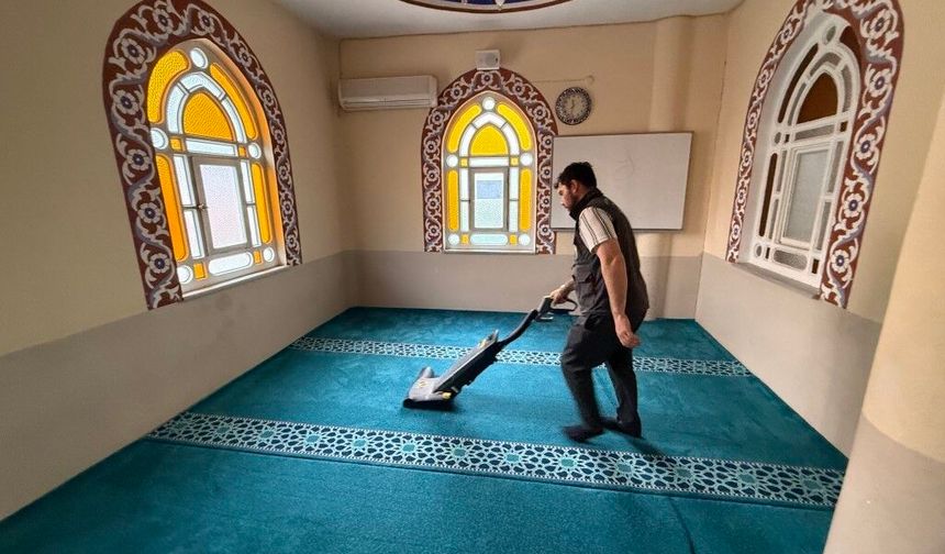 Kartepe'de camiler Kurban Bayramı öncesi ibadete hazırlanıyor