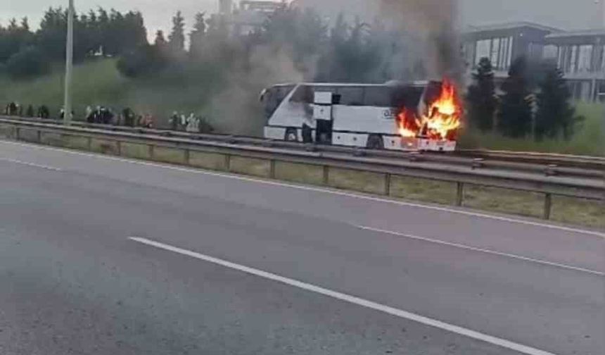 TEM'de yolcu otobüsü alev alev yandı