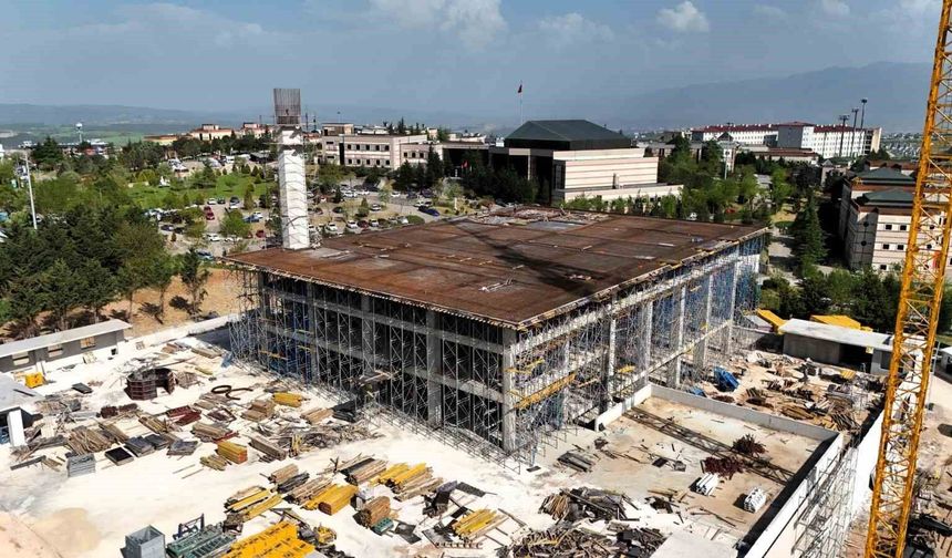 Umuttepe'deki cami ve otopark inşaatı hızla ilerliyor