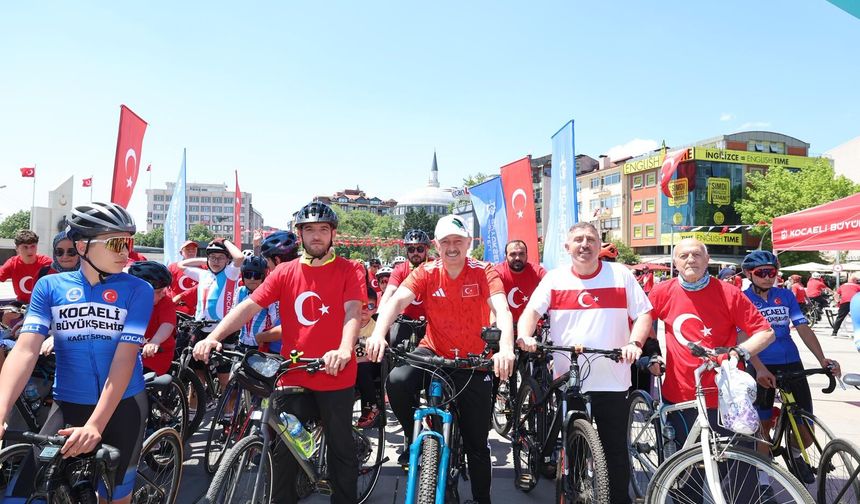 Büyükakın, 19 Mayıs Coşkusunu Gençlerle Birlikte Yaşadı