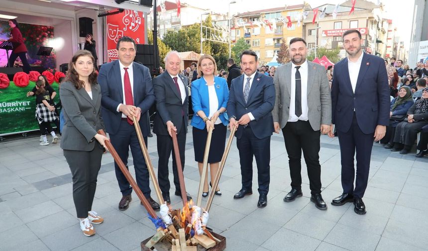 İzmit’te Hıdırellez Şenliği Coşkuyla Başladı