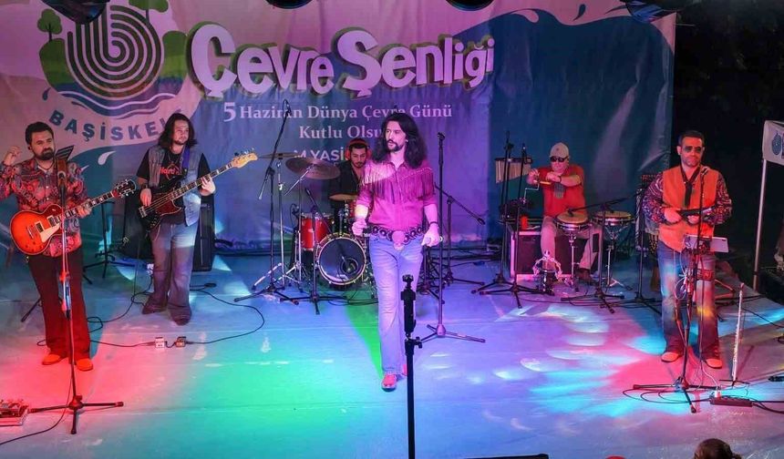 Anadolu Retro'dan Barış Manço şarkılarıyla konser coşkusu