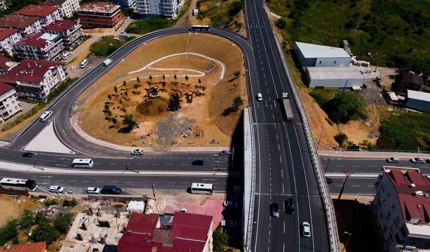6 Ayda Tamamlanan Köprülü Kavşakta İlk Sürüş TOGG İle Yapıldı