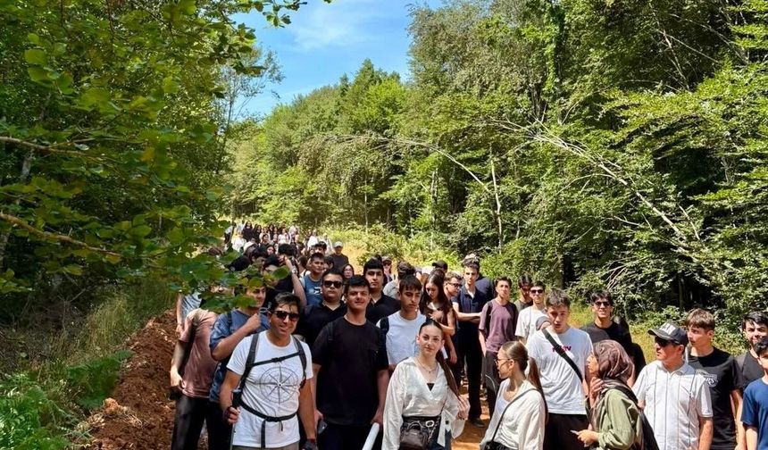 Körfez'de Gençler Doğa Yürüyüşünde Buluştu