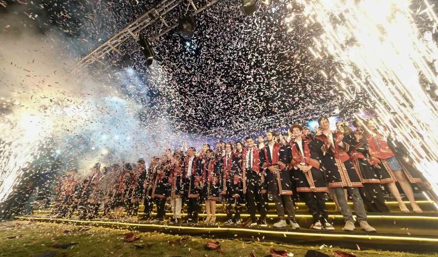 TÜBİTAK Fen Lisesi ilk mezunlarını verdi: 84 öğrenci mezun oldu