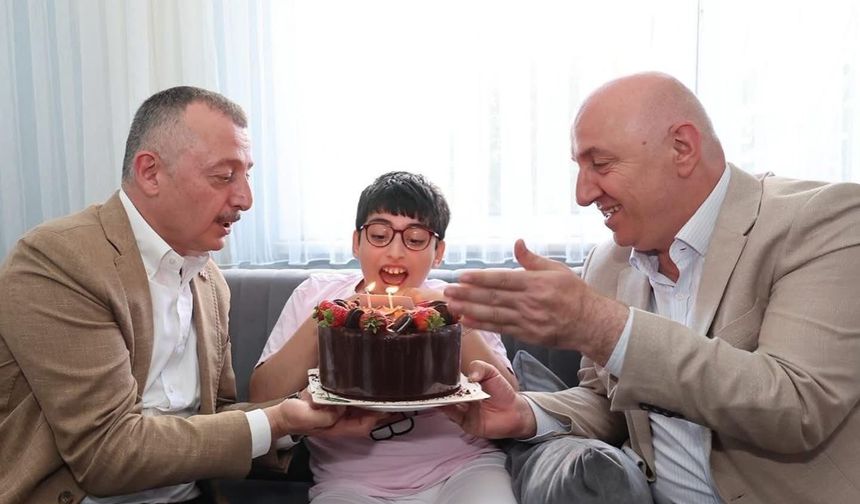 Zeynep Asya'ya Büyükakın'dan doğum günü sürprizi