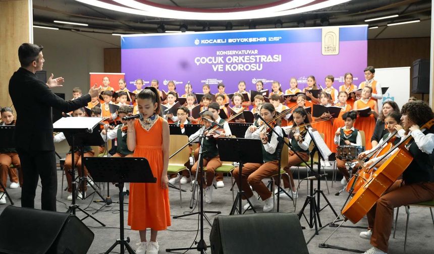 Geleceğin Sanatçıları Ayakta Aalkışlandı