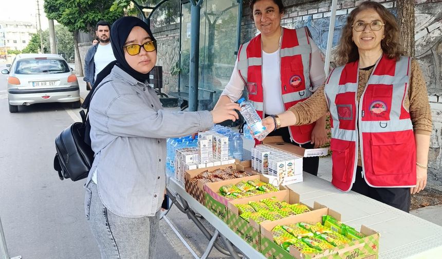 Körfez Belediyesi'nden YKS'de 23 Okulda İkram