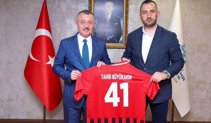 Şampiyon Gölcükspor Kupasıyla Başkan Büyükakın’a Geldi