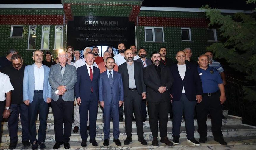 Vali Aktaş ve Başkan Büyükakın, Çayırova’da Muharrem Ayı iftarına katıldı