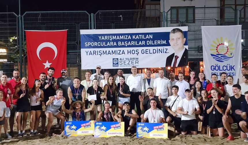 Gölcük’te Plaj Voleybolu Turnuvası Çekişmeli Müsabakalar ile Tamamlandı