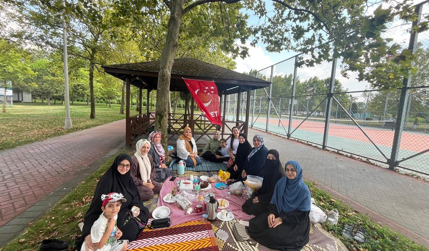 Gölcük Kadın Gençlik Kolları'ndan Piknikli Divan Toplantısı