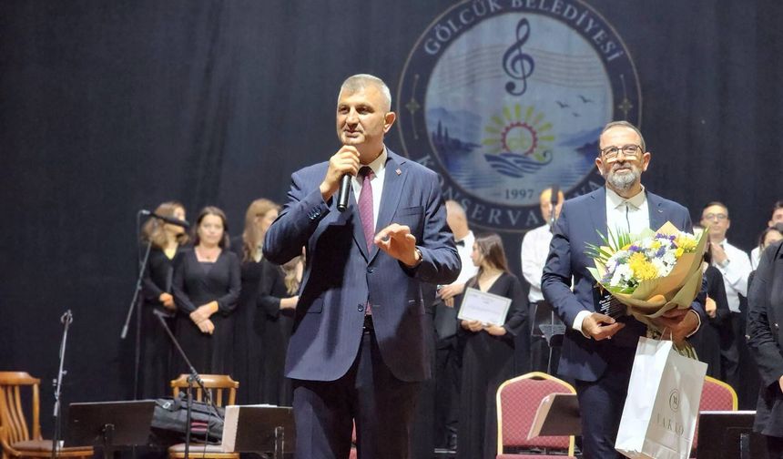 Gölcük Belediyesi Konservatuvarı Türk Halk Müziği Korosu İlk Konserini Büyük Beğeniyle Gerçekleştirdi