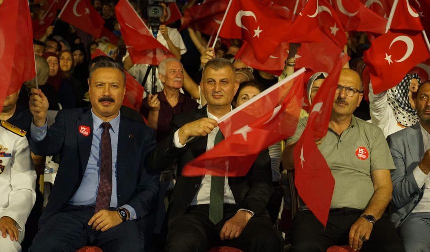 15 Temmuz Demokrasi ve Milli Birlik Günü'nde Gölcük Dimdik Ayakta