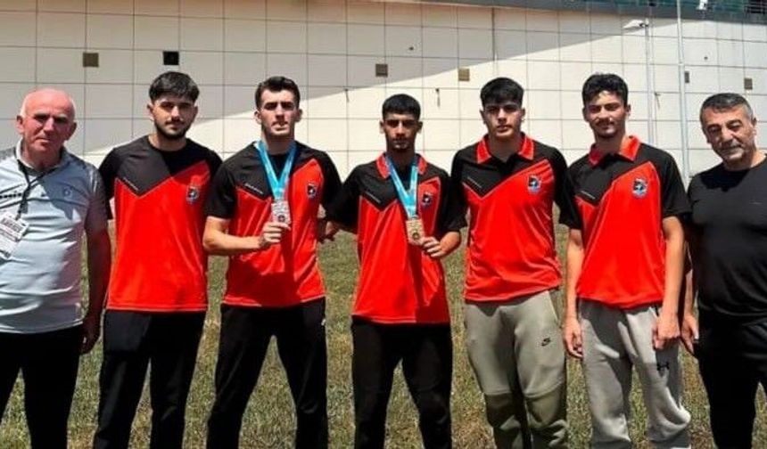 Darıcalı karateciler Samsun'dan 4 madalyayla döndü