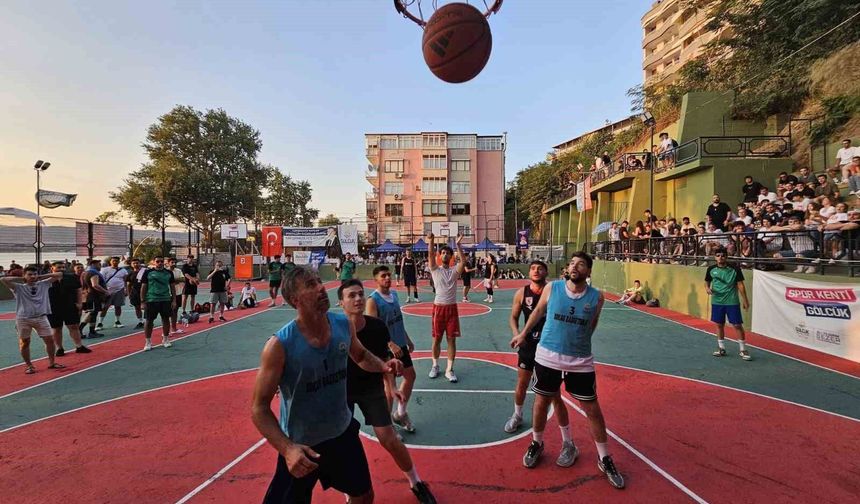 Gölcük'te potalar sokak basketbolu için kuruluyor