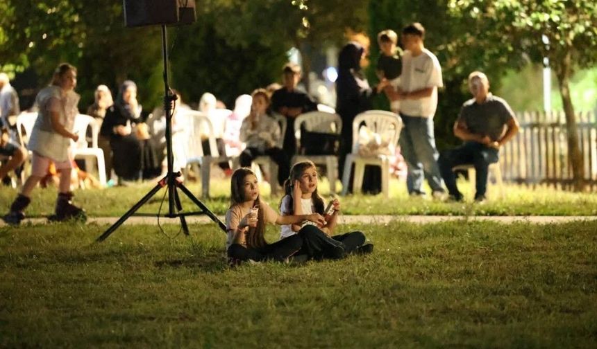 Kartepe'de açık havada sinema keyfi