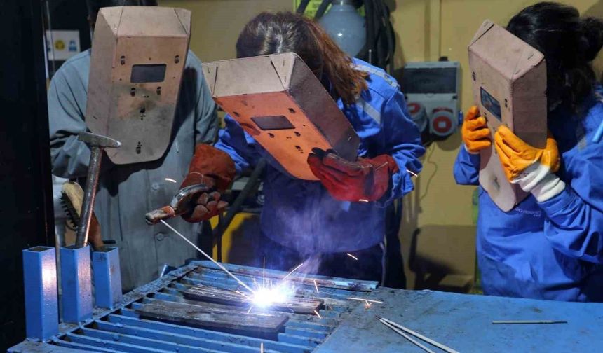 Kocaeli'nin 'Halk Üniversitesi' 1 milyon 173 bin kursiyere ulaştı