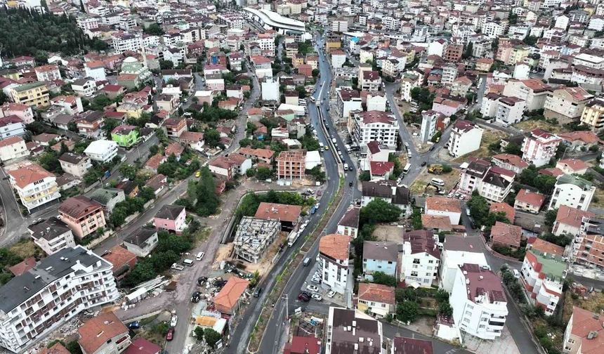 Uğur Mumcu Caddesi modern kimliğine kavuşuyor
