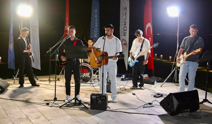 Hereke Kalesi’nde Gençlerden Müzik Ziyafeti