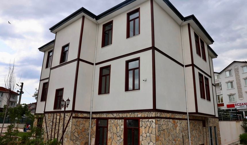 Körfez'de Taşköprü Kültür Evi açılış için gün sayıyor