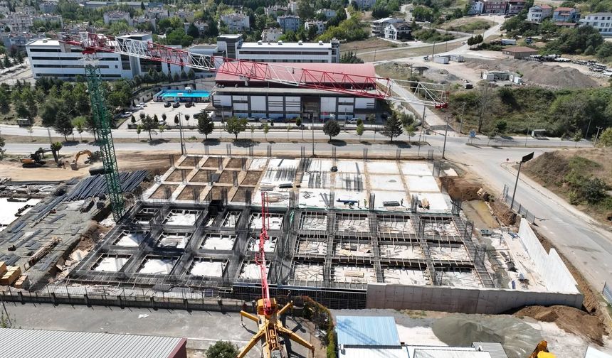 Gölcük'te Dev Spor Kompleksi İnşaatı Hızla Yükseliyor