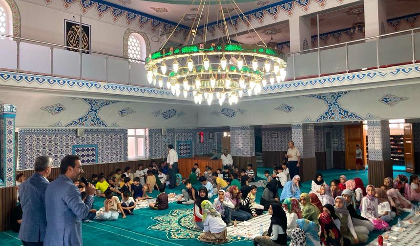 Dilovası'nda Yaz Kur'an Kursu Öğrencilerine Anlamlı Kahvaltı Buluşması