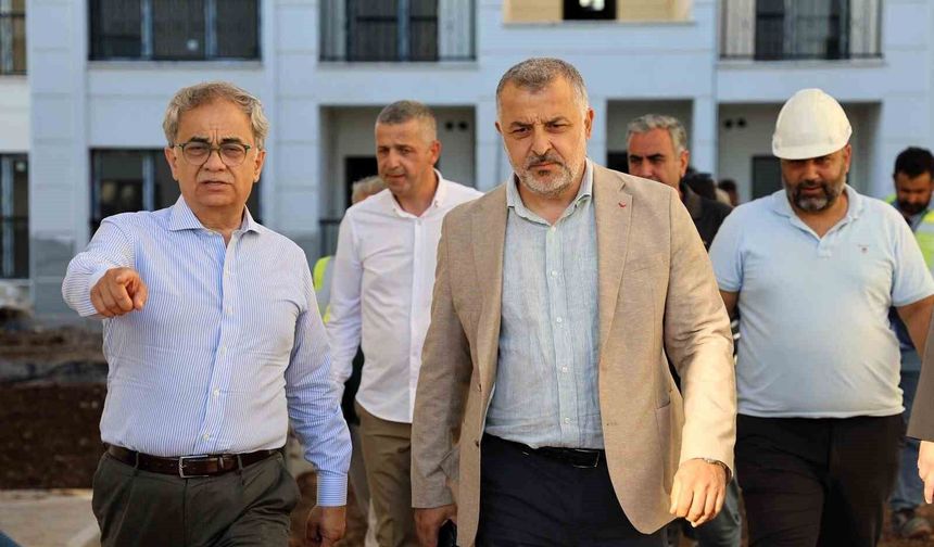 Baraçlı, Kartepe Evleri'ndeki son hazırlıkları yerinde değerlendirdi