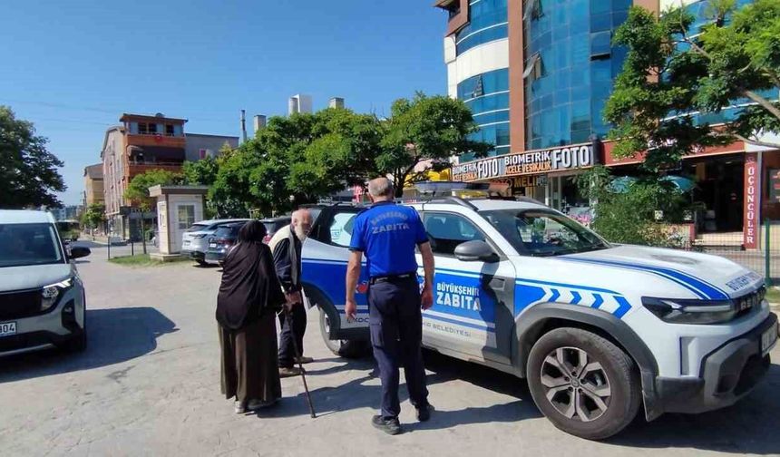 Belçika'dan gelen yaşlı çift yolunu kaybetti, zabıta yardıma koştu