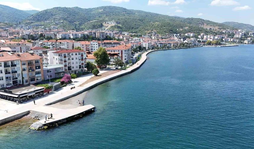 Gölcük Değirmendere sahiline 200 metrelik dalgakıran inşa edildi