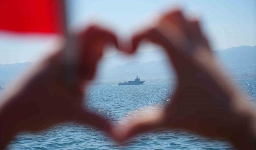 İzmit Körfezi'nde donanma coşkusu: 'Size kurban olurum'