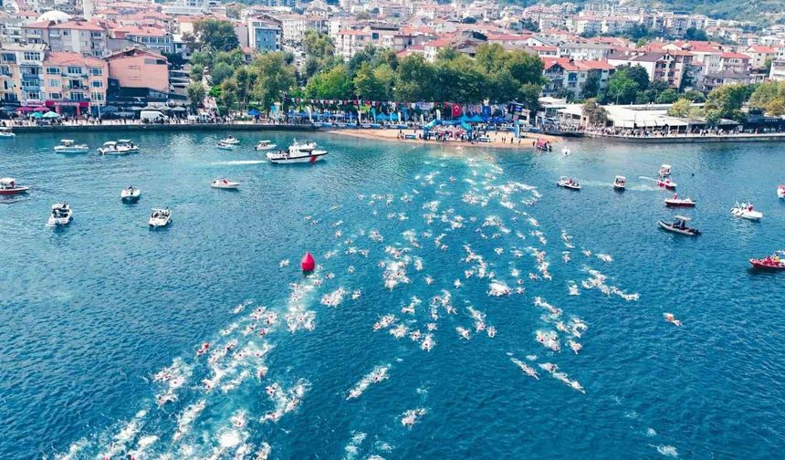 İzmit Körfezi'ni yüzerek geçtiler