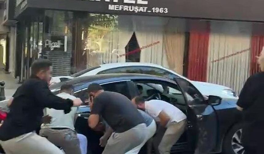 İzmit'te otomobilin çarptığı çocuk aracın altında kaldı