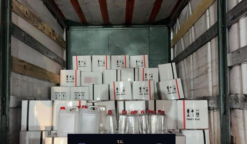 Kocaeli'de 2 bin 400 litre kaçak etil alkol ele geçirildi