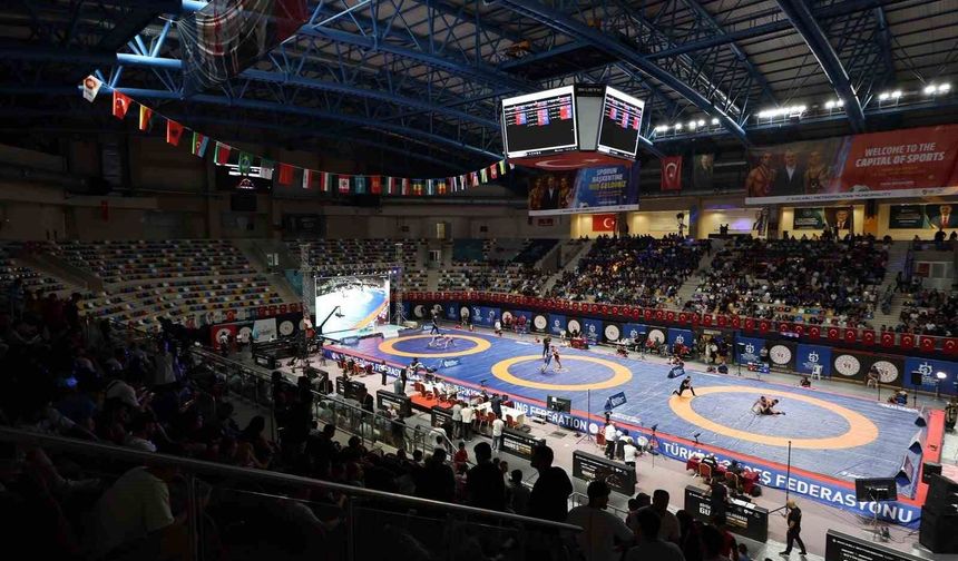 Kocaeli'deki uluslararası güreş turnuvası genç sporculara ilham oluyor