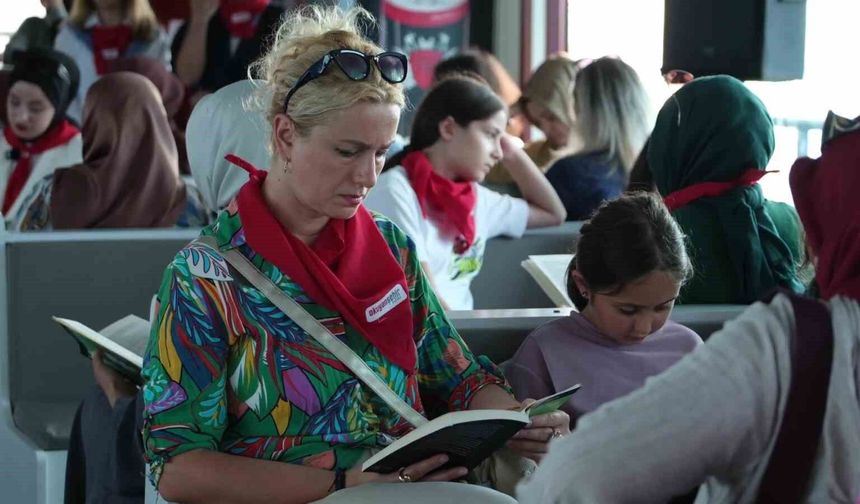 Körfez'de kitap, vapur ve çello aynı yolculukta buluştu
