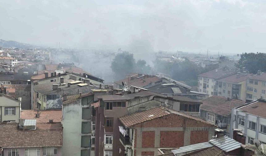Tadilat sırasında atık malzemeler tutuştu