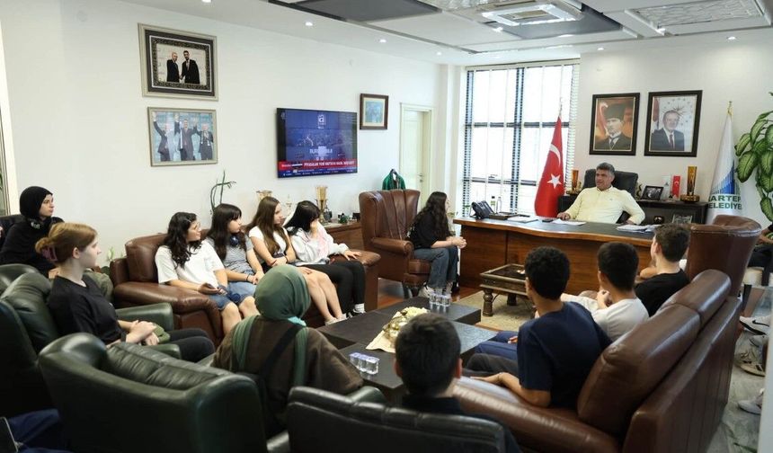 Gençlik Kampı Başkan Kocaman'ı Ziyaretle Başladı