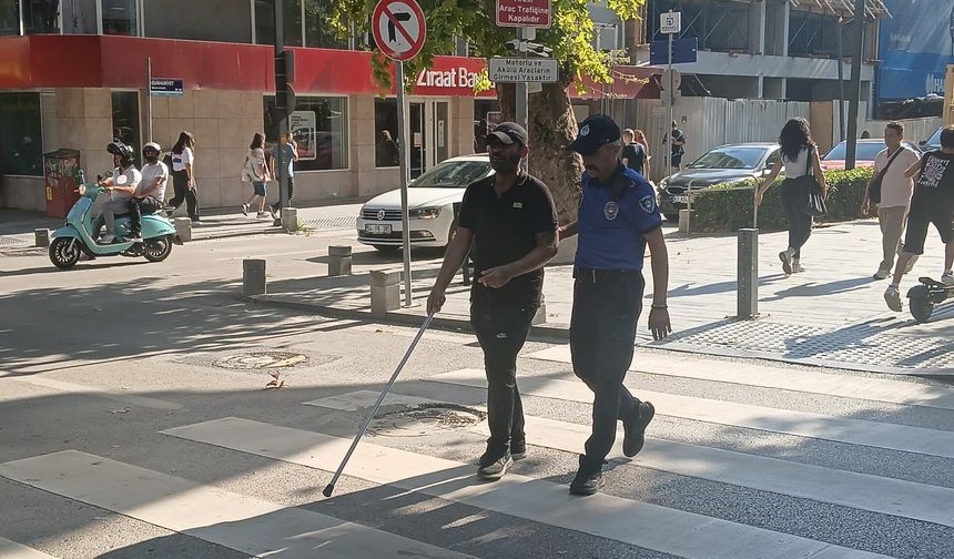 Görme Engelli Vatandaşa Zabıtadan Destek Eli