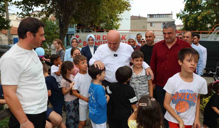 'Bir Durak Bir Mutluluk' çocukların yüzünü güldürüyor