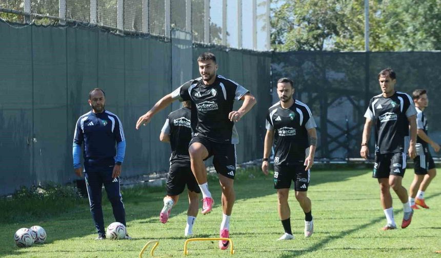 Florian Aye: 'Takım ruhuyla hareket edip gol arayışında olan Florian göreceksiniz'
