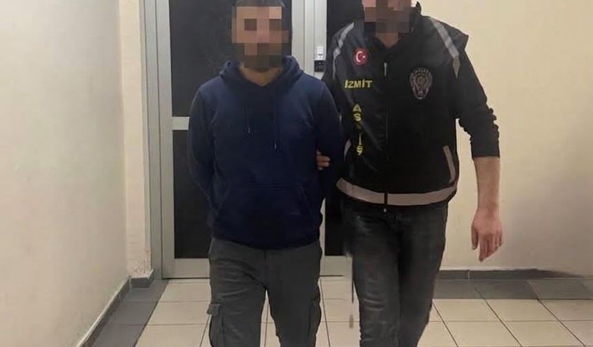 Kendisini polis olarak tanıtıp 3,5 milyon lira dolandırdı, kuyumcuda altın alırken yakalandı