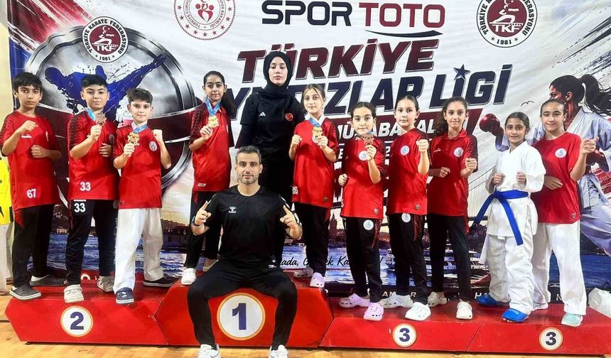 Körfezli karateciler kürsüye ambargo koydu